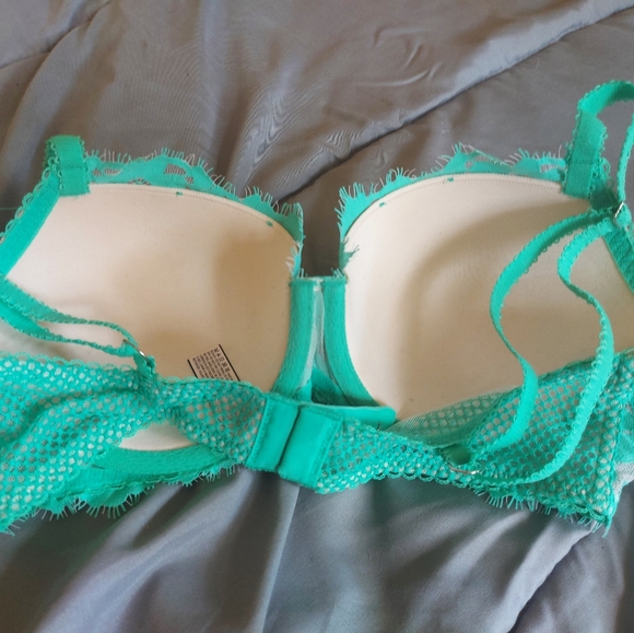 NWOT Victoria Secret demi bra! - Picture 4 of 4